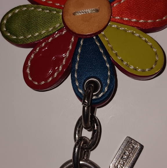 Coach Vintage Flower Daisy Keyfob Bag Charm $3.99sh - Picture 5 of 7